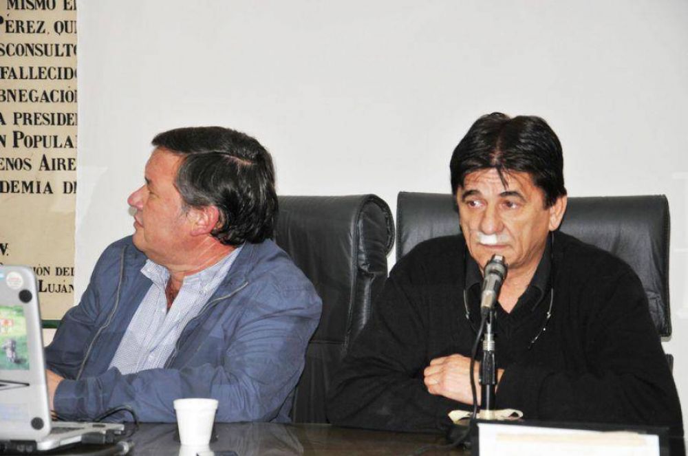 El Intendente Municipal de Roque P�rez, Juan Carlos Gasparini, presidi� la presentaci�n del �Nuevo Sistema de Recolecci�n y Clasificaci�n de Residuos S�lidos Urbanos�