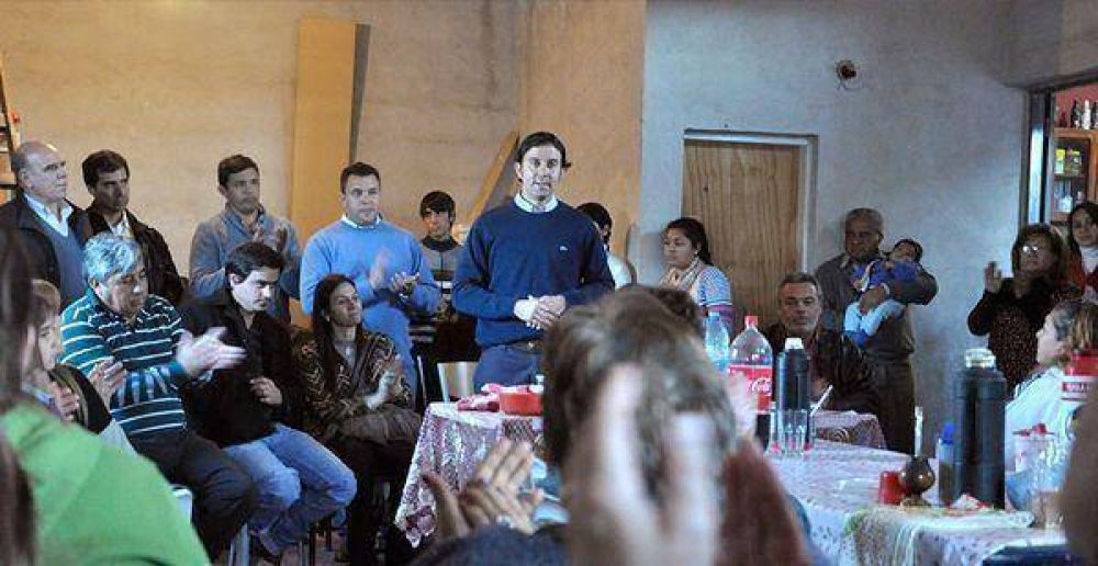 Felipe �lvarez se reuni� con vecinos del barrio Juan Melis
