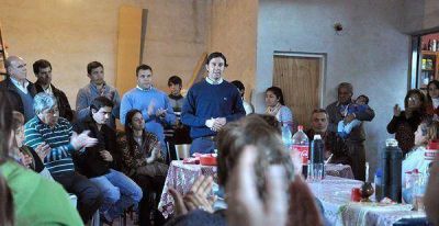 Felipe �lvarez se reuni� con vecinos del barrio Juan Melis