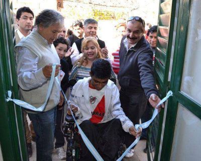 Entregaron mejoramiento habitacional para adolescente con discapacidad