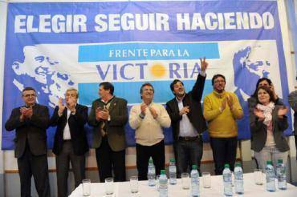 Urribarri se reuni� con dirigentes gremiales, justicialistas y vecinalistas del departamento Tala
