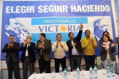 Urribarri se reuni� con dirigentes gremiales, justicialistas y vecinalistas del departamento Tala