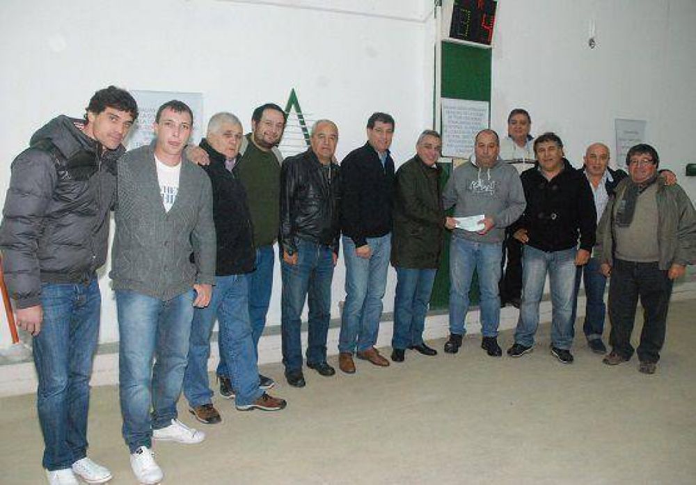 Apoyo econ�mico para el Club Atl�tico y Social Excursionistas
