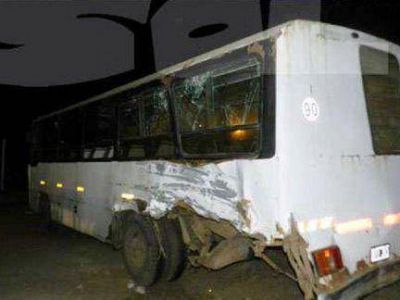 Un tren de cargas embisti� un colectivo en Concordia 