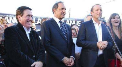 Insaurralde volvi� a mostrarse con Scioli y cuestion� el "proyecto individual" de Massa