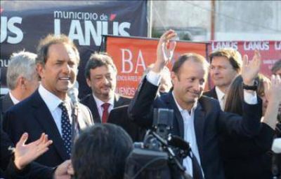 Scioli entreg� escrituras por m�s federalismo