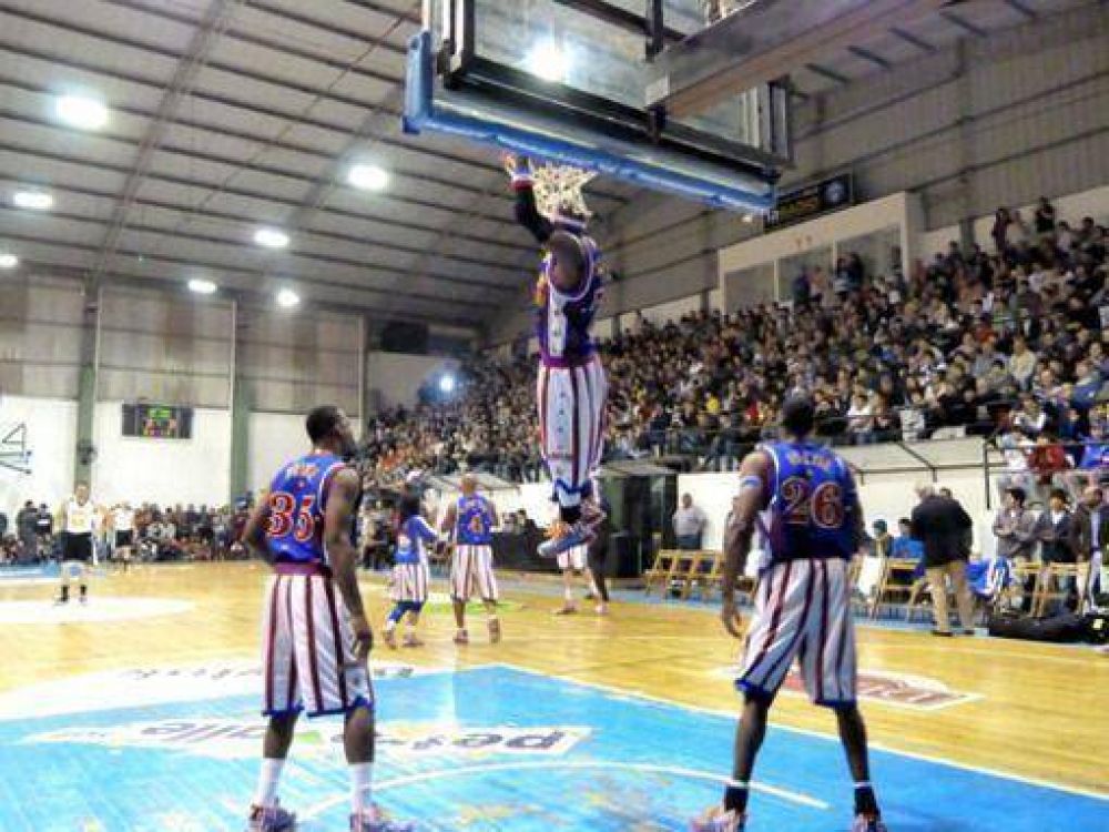 Ober� vibr� con el show de los Harlem Globetrotters
