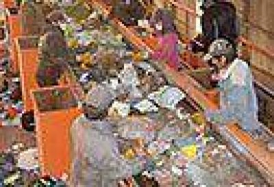 Obreros del relleno sanitario reciclaron 100 toneladas de basura