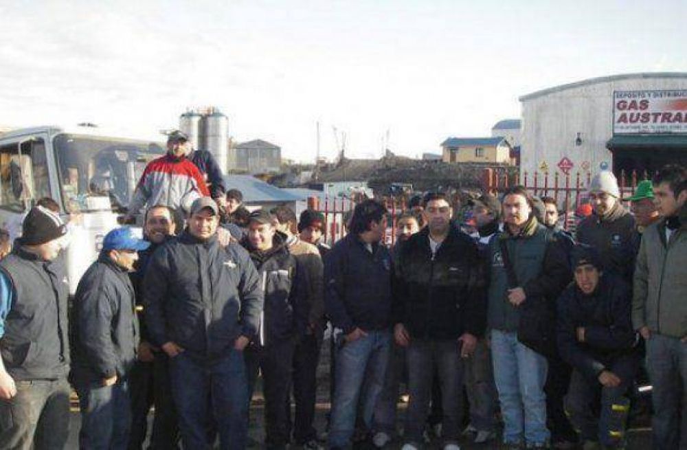 Camioneros continuar�n con la medida de fuerza en Ushuaia