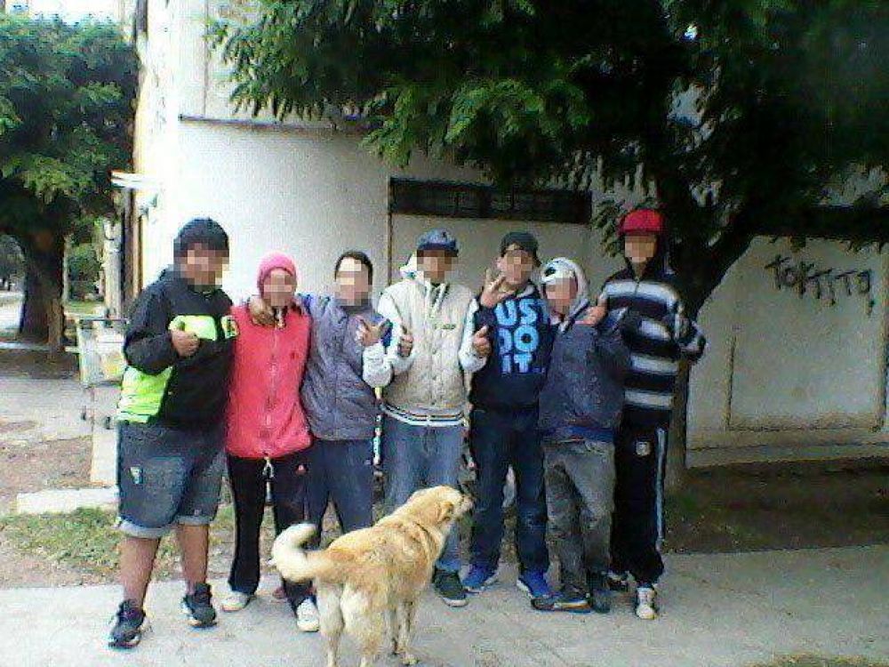 Barrio Atuel: por facebook, los chicos relatan desde el ataque al polic�a hasta la detenci�n