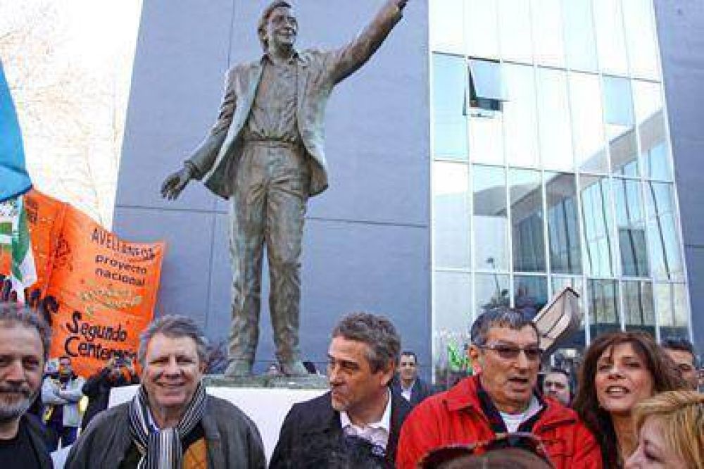 Inauguraron la �Plaza de los Sue�os� frente al Palacio Municipal de Avellaneda
