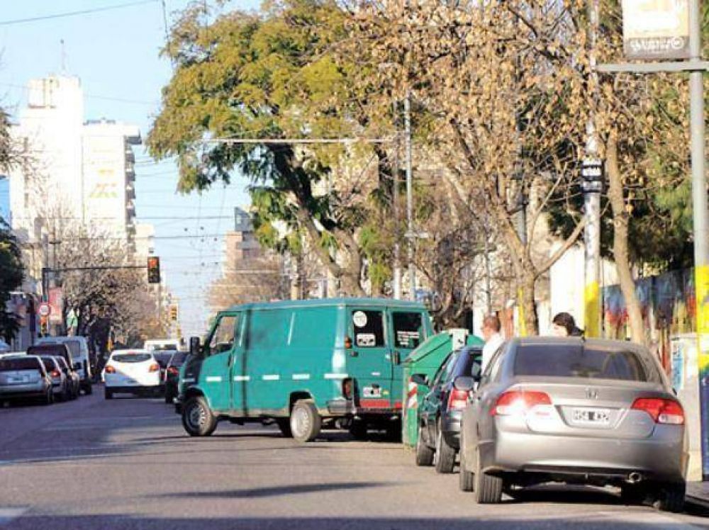 Los comerciantes de Echesortu quieren estacionamiento medido con reintegro