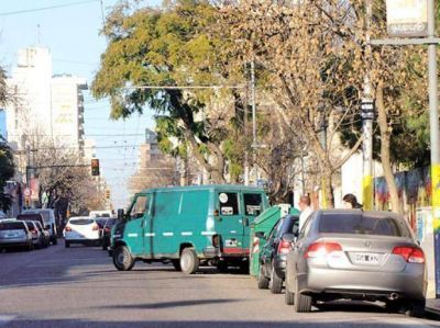 Los comerciantes de Echesortu quieren estacionamiento medido con reintegro