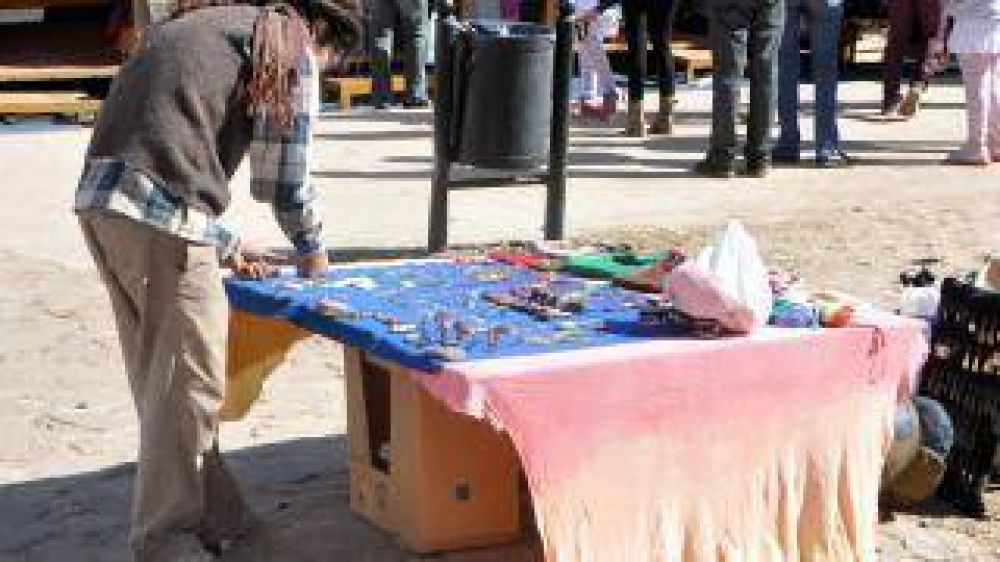 Manteros piden trabajar sin restricciones