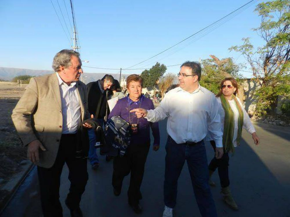 Jalil acompa�ando a los candidatos del FPV