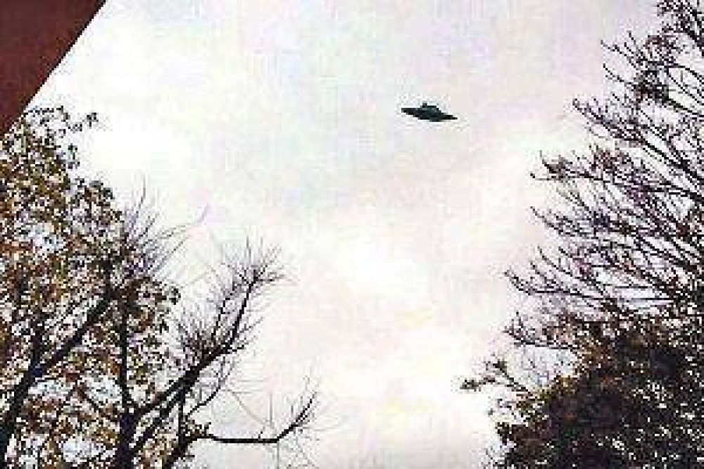 Sorprendente foto de un Ovni sobrevolando el cielo de Santiago
