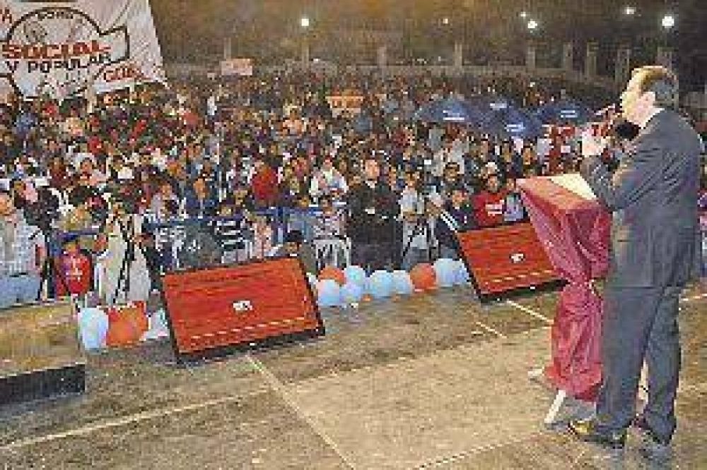 "Cuando los pueblos festejan, homenajean a los que estuvieron antes"