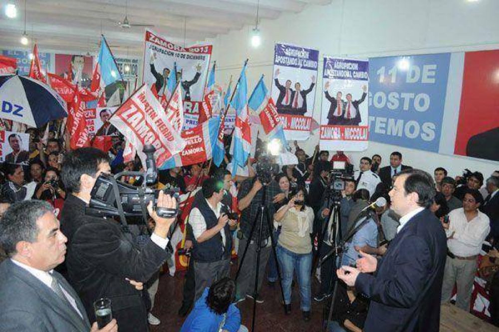 Inauguraron local partidario del Frente C�vico por Santiago