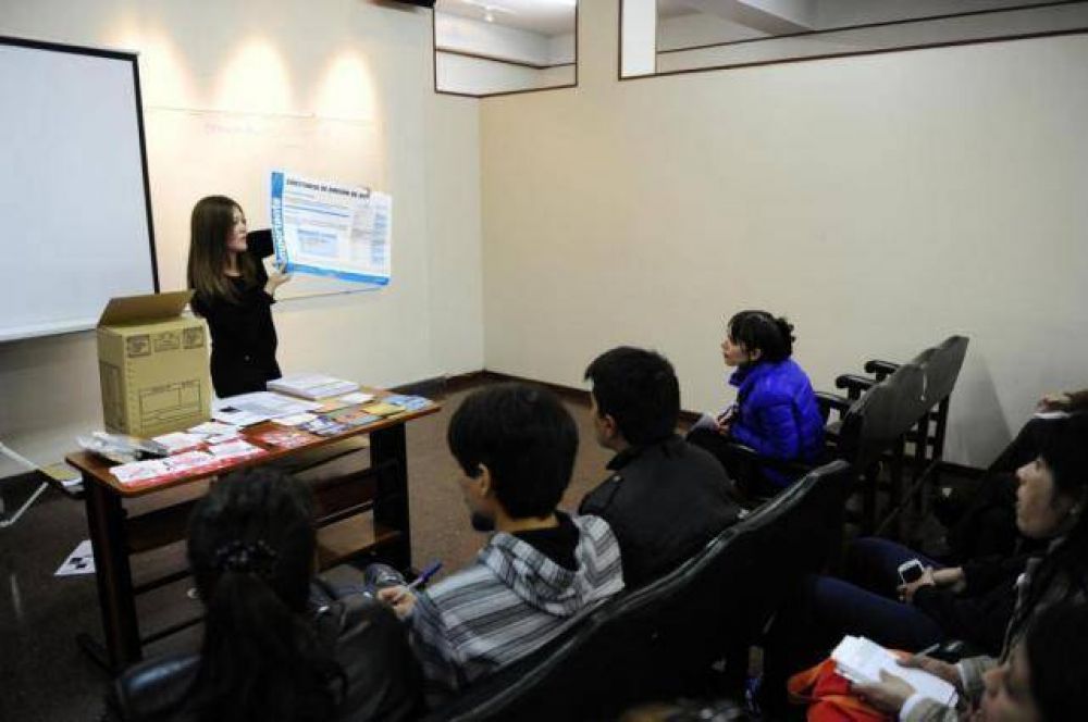 Se capacitan para controlar los votos y las urnas