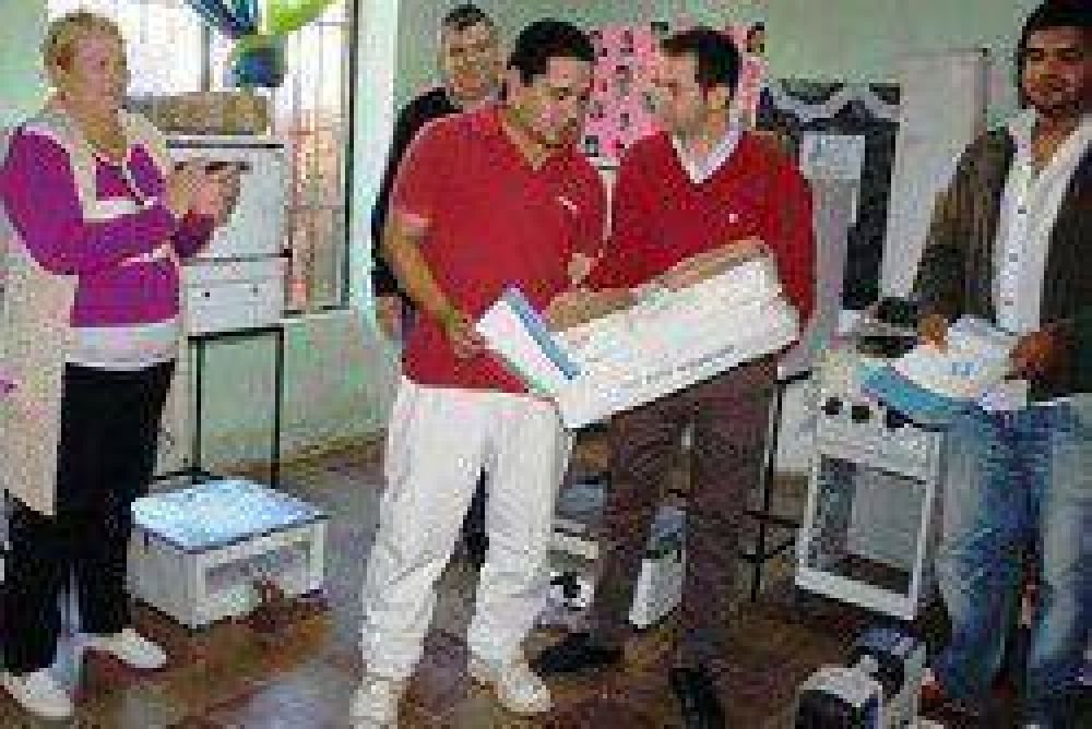 Desarrollo Social entreg� herramientas para emprendedores de Barranqueras