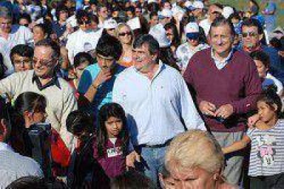 Multitudinaria caminata de Uni�n por Chaco Lista Unidad �A� en S�enz Pe�a