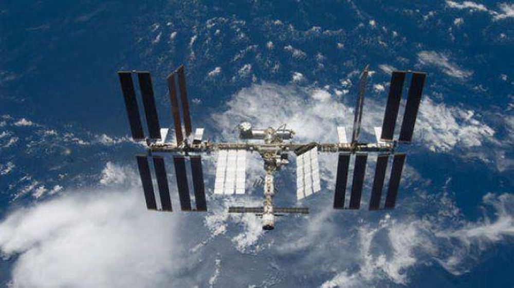 Suspenden caminata espacial tras hallar l�quido en escafandra del astronauta
