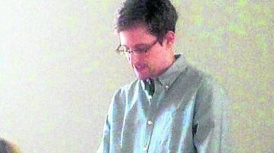El ex topo de la CIA pidi� asilo temporario a Rusia