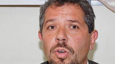 Lo acusan de golpear a dos inspectores y romperles un talonario de infracciones