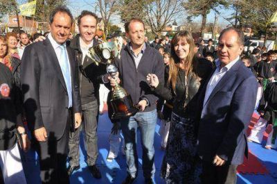 En campa�a, Scioli e Insaurralde visitaron Ituzaing�