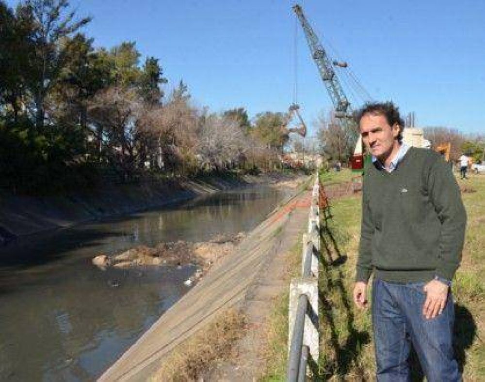 Katopodis supervis� la limpieza del Canal Jos� Ingenieros en Barrio Libertador