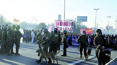 Colas de hasta 8 kil�metros por un piquete en la Panamericana