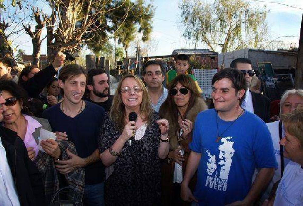 Alicia Kirchner y Alberto Sileoni recorrieron el barrio La C�rcova