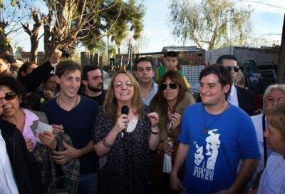 Alicia Kirchner y Alberto Sileoni recorrieron el barrio La C�rcova