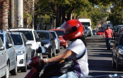 Sin control, estacionan a dos manos