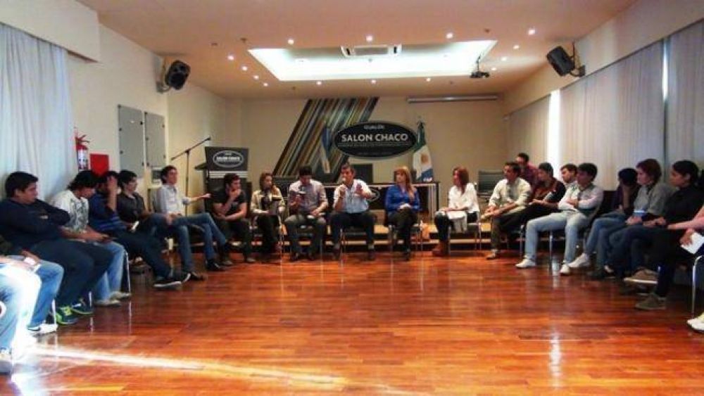 "Los j�venes pueden sintetizar el esp�ritu de renovaci�n que queremos encontrar en el justicialismo", afirm� Eduardo Aguilar