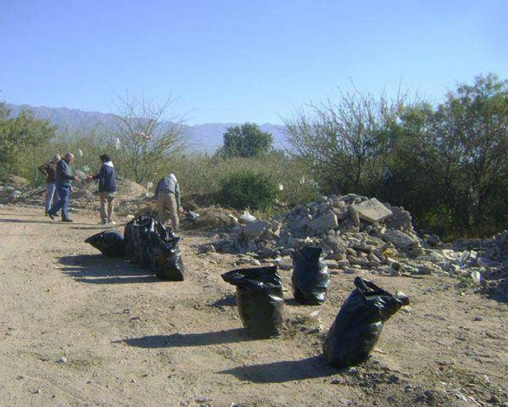Ambiente sigue erradicando microbasurales