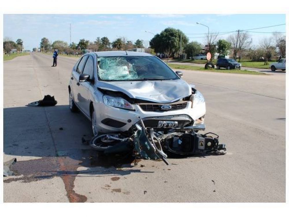 Accidente entre un autom�vil y una motocicleta en la ruta nacional 127