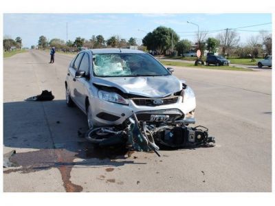 Accidente entre un autom�vil y una motocicleta en la ruta nacional 127