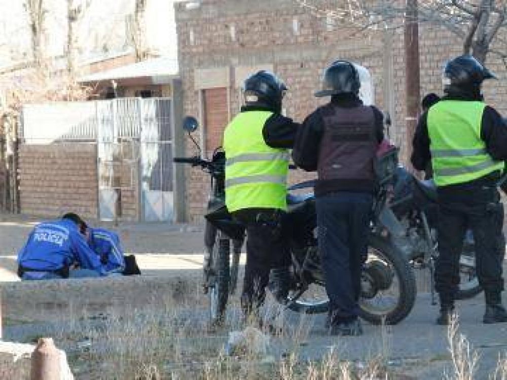 Dos heridos de bala durante una violenta ma�ana en Cutral Co