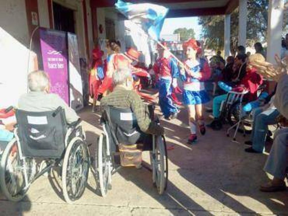 Un encuentro de tres generaciones tuvo lugar en el geri�trico municipal