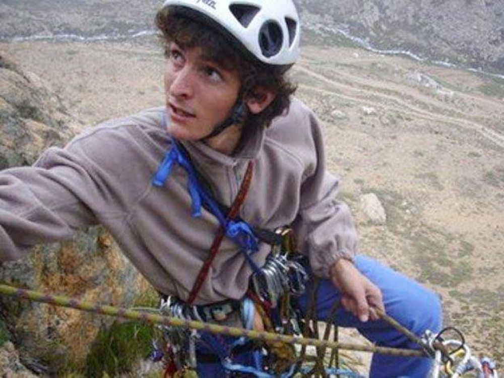 A�n no pueden bajar el cuerpo del andinista mendocino que muri� escalando un cerro de Per�
