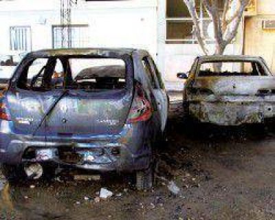 Le incendiaron el auto a un polic�a y sospechan de un ataque mafioso