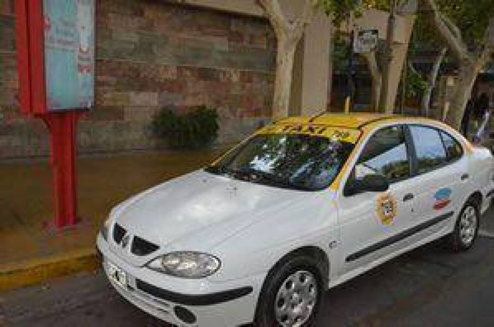 Choferes de taxis piden por situaci�n laboral del sector
