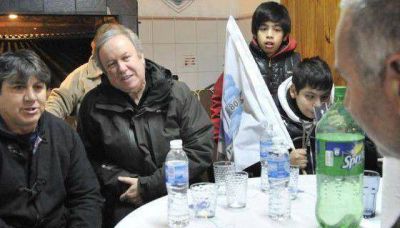 Peralta visit� el Barrio Jorge Newbery