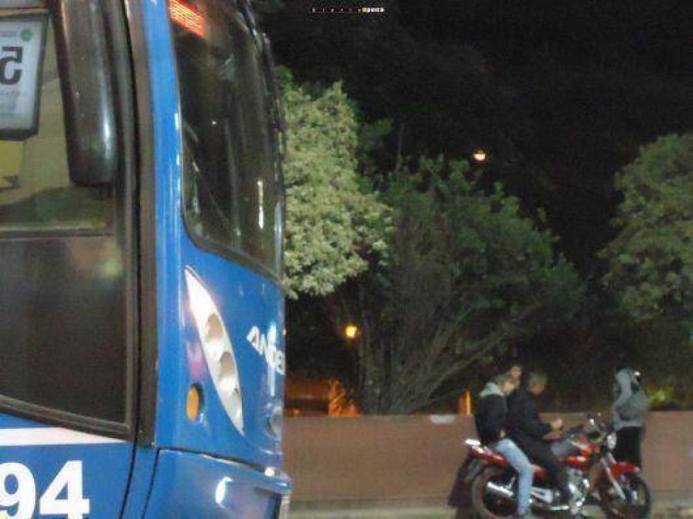 En distintos hechos, �motochorros robaron c�maras de fotos y dinero�