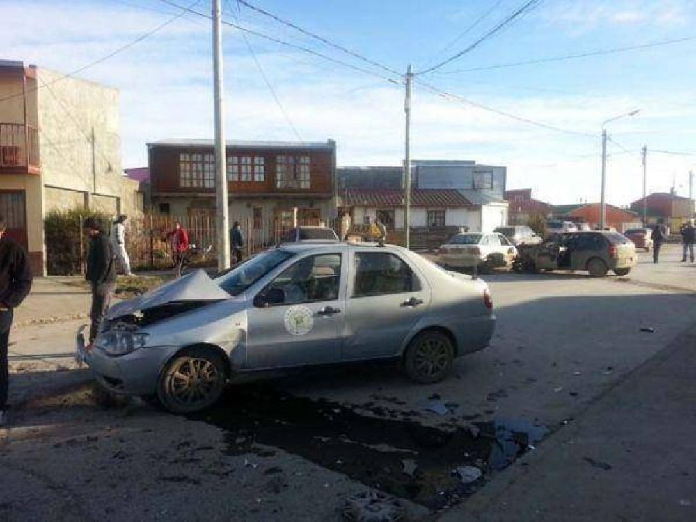 Un triple choque dej� una persona hospitalizada