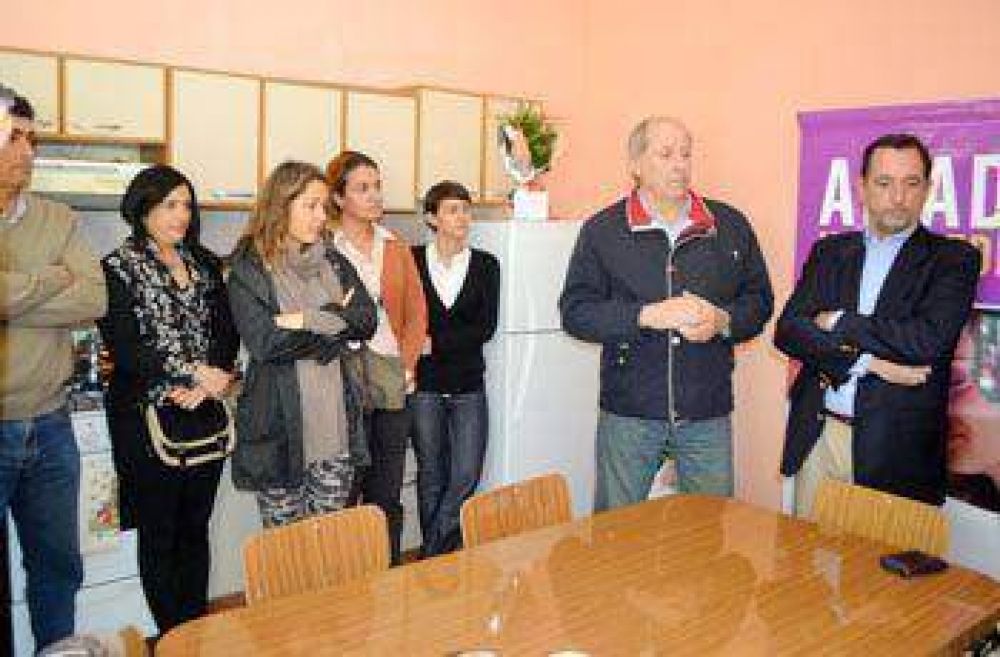 Inauguraron el Centro Integral para Mujeres �Antonia Rivadaneira�