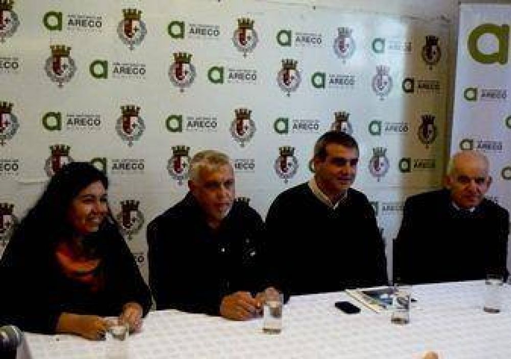 Anuncios varios por autoridades muncipales.	