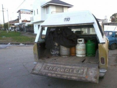 La Municipalidad secuestr� una camioneta que trasladaba garrafas sociales sin autorizaci�n