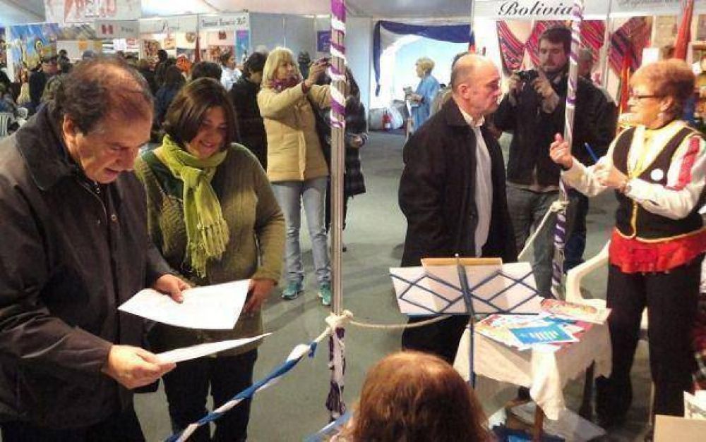 �Unidad Progresista� recorri� la Feria de las Colectividades